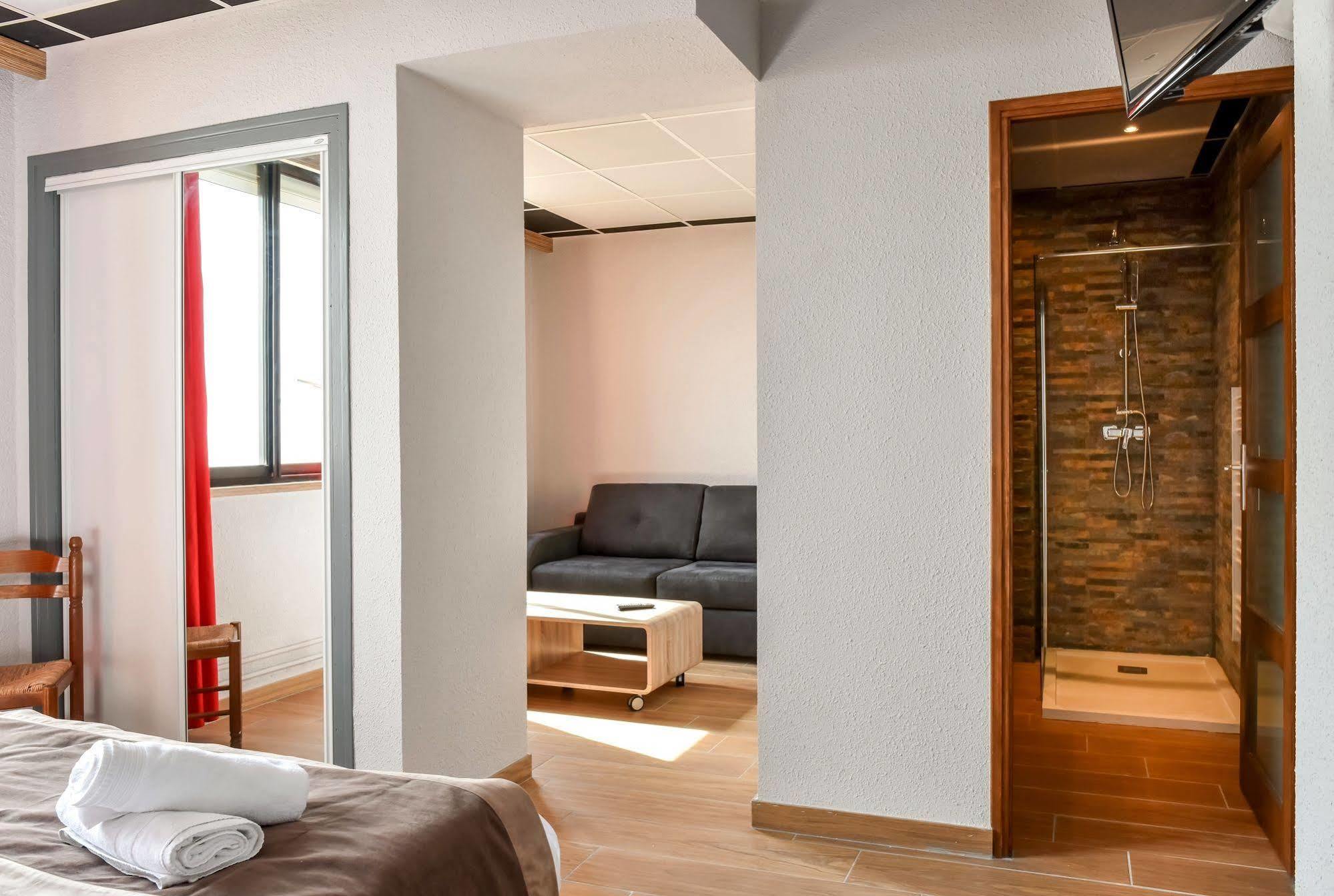 Logis Hotel Restaurant Mar I Sol Saint-Cyprien (Pyrenees-Orientales) Exterior foto